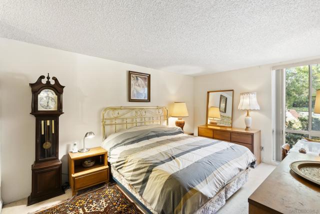 6455 La Jolla Blvd, La Jolla CA: https://media.crmls.org/mediaz/442cba71-e9bf-499d-bd1c-b24a03c0963a.jpg