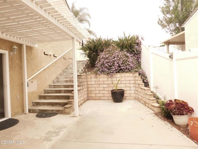 559 Stoney Peak Court, Simi Valley CA: https://media.crmls.org/mediaz/442cd3aa-e3a4-4f00-8389-459147dbc55b.jpg