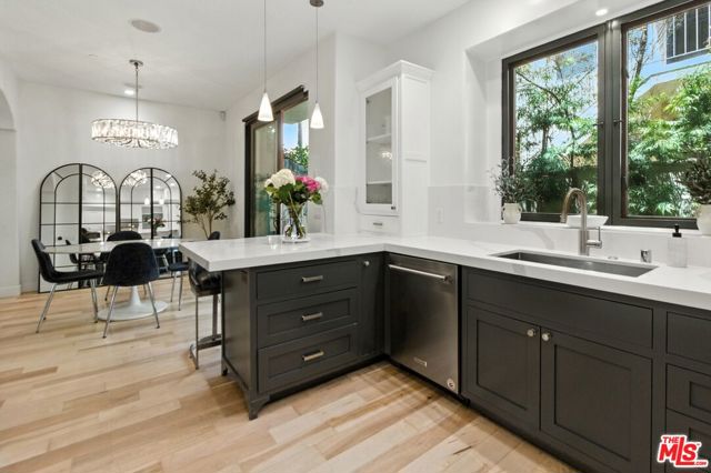 838 16th Street, Santa Monica CA: https://media.crmls.org/mediaz/442d098e-658d-489b-8767-c89b9d2fd3c7.jpg