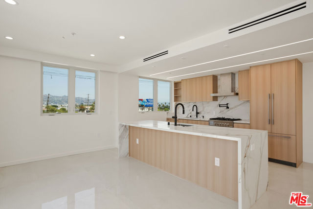 1414 S Beverly Drive Drive, Los Angeles CA: https://media.crmls.org/mediaz/442da6c8-a233-41bd-a7ad-39852900a00b.jpg