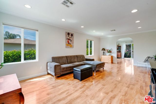6621 BELLAIRE Avenue photo 6