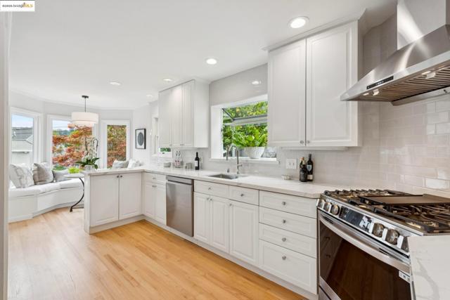 2250 Bywood Dr, Oakland CA: https://media.crmls.org/mediaz/442f027a-f88c-4d8a-a517-3fbc1eca8751.jpg