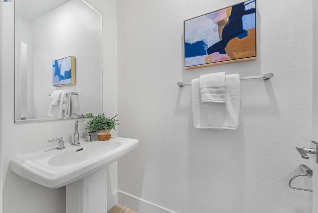 37456 Sand Drift Rd, Newark CA: https://media.crmls.org/mediaz/442f15ec-fd82-486c-b716-024cbe87d744.jpg