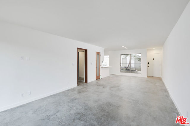 305 San Vicente Boulevard, Santa Monica CA: https://media.crmls.org/mediaz/442f28db-8e98-402b-b30d-462c3c1284c1.jpg