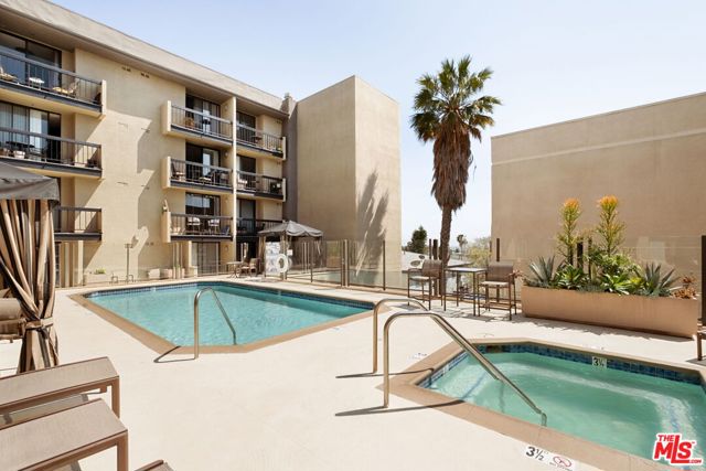 7320 Hawthorn Avenue, Los Angeles CA: https://media.crmls.org/mediaz/442f33ea-0e6f-4f6a-8347-e9a11ad5217c.jpg