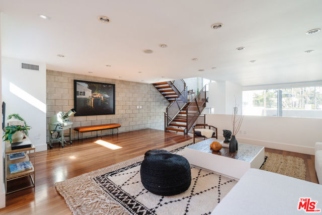 1320 Abbot Kinney Boulevard, Venice CA: https://media.crmls.org/mediaz/443077df-5f9e-4027-936e-b10d257e75f0.jpg