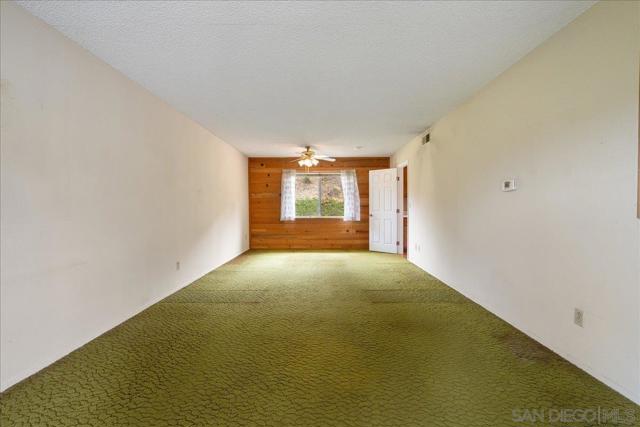 13334 Barbados Way, Del Mar CA: https://media.crmls.org/mediaz/4430dccd-a91a-4299-8a09-d0e29d7db357.jpg