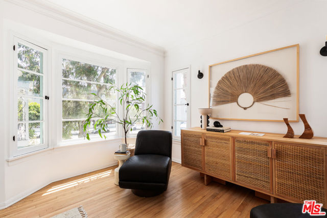 519 1/2 Rose Avenue, Venice CA: https://media.crmls.org/mediaz/44313199-14c3-4feb-8ccf-a34ae9236271.jpg