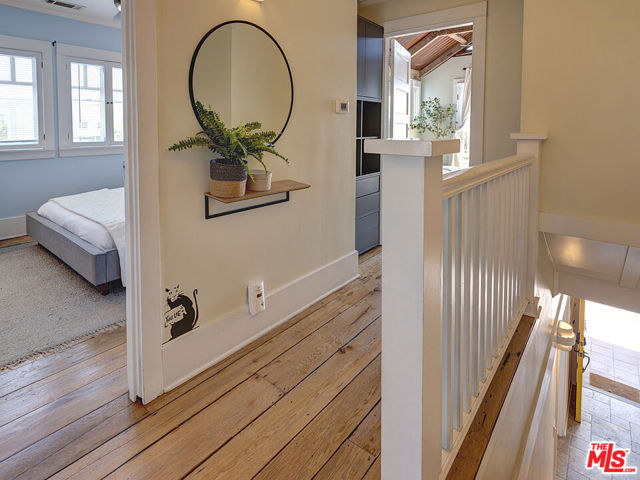 111 Dudley Avenue, Venice CA: https://media.crmls.org/mediaz/4431e396-c070-42c4-acab-97a842fcb320.jpg
