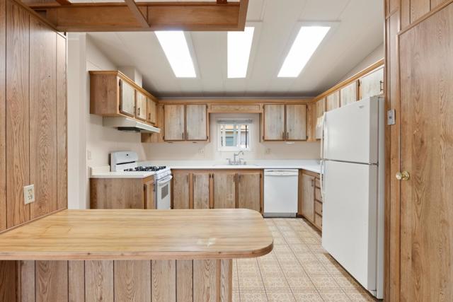 118 Canada Cove Avenue, Half Moon Bay CA: https://media.crmls.org/mediaz/44320b21-fe1f-4a0f-a56d-0ab0a0de4dae.jpg