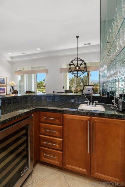 38 Calle Del Norte, Rancho Mirage CA: https://media.crmls.org/mediaz/4432543e-23d8-4636-80b0-a01b19d77994.jpg