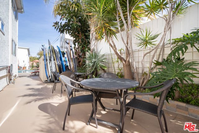 2721 2nd Street, Santa Monica CA: https://media.crmls.org/mediaz/4432aceb-0ee4-4e8c-8f01-ae8d11cf4fa1.jpg