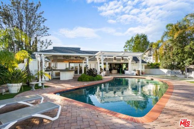 23426 Balmoral Lane, West Hills CA: https://media.crmls.org/mediaz/44338cea-fc06-44f4-b12f-db5a802d9c44.jpg