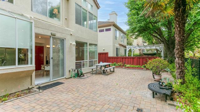 906 Vista Pointe Dr, San Ramon CA: https://media.crmls.org/mediaz/44340024-06dd-4625-953b-6d062f489d09.jpg