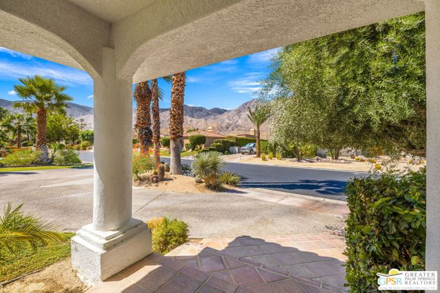 38262 W Maracaibo Circle, Palm Springs CA: https://media.crmls.org/mediaz/4434326c-f804-46d1-8db9-52746a9bf6c8.jpg