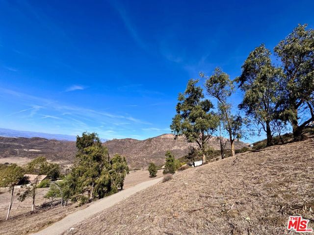 11077 Pacific View Drive, Malibu CA: https://media.crmls.org/mediaz/44350fe6-67d9-469c-920a-0951f2d18edb.jpg
