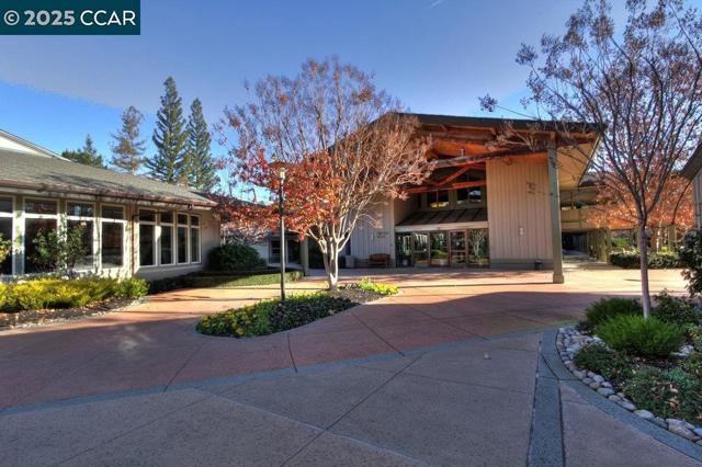 1617 Ptarmigan Dr, Walnut Creek CA: https://media.crmls.org/mediaz/4435328b-d922-4031-8191-35404617c85f.jpg