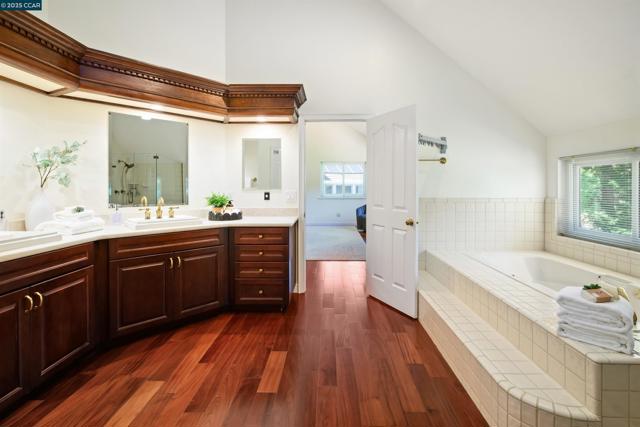 4405 Deer Ridge Rd, Danville CA: https://media.crmls.org/mediaz/44356c81-a484-44c2-973f-7da2082cf744.jpg