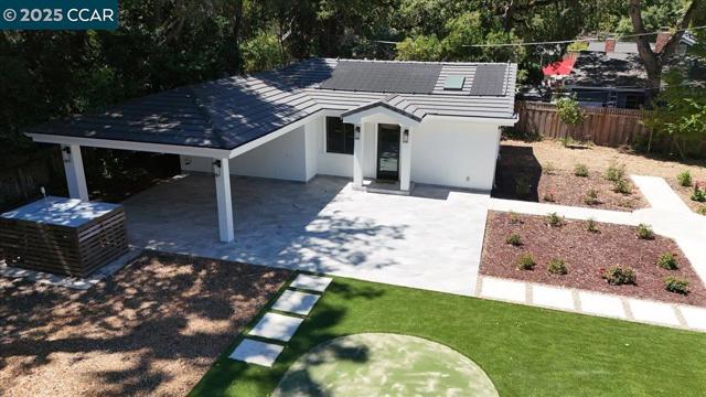 74 Middlefield Rd, Atherton CA: https://media.crmls.org/mediaz/4435744b-df5e-4227-a11c-e9ffbd9924aa.jpg