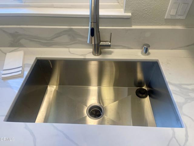 3077 Harbor Boulevard, Ventura CA: https://media.crmls.org/mediaz/44358097-ca74-42ba-b8b1-52f6bb34f68b.jpg