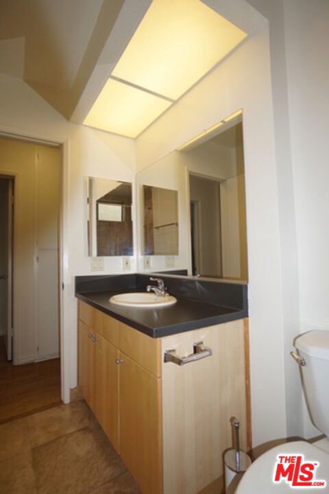 1033 6TH Street, Santa Monica CA: https://media.crmls.org/mediaz/4435a906-8a1b-4eaf-93c8-63bf4082eddb.jpg
