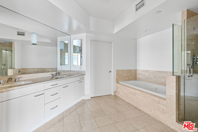 13600 MARINA POINTE Drive, Marina del Rey CA: https://media.crmls.org/mediaz/4435f0c1-a344-4106-8f85-47515ff7f3c7.jpg