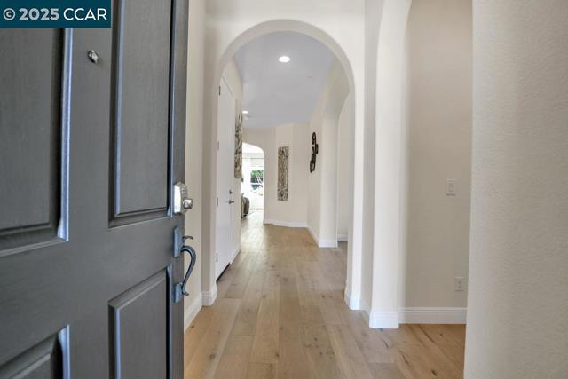 1746 Veneto Ln, Brentwood CA: https://media.crmls.org/mediaz/4435f876-8a1d-4767-abfa-6631901af452.jpg
