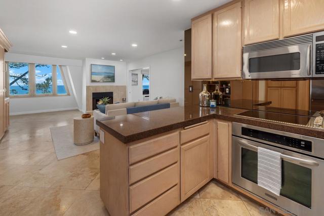 1562 Camino Del Mar, Del Mar CA: https://media.crmls.org/mediaz/4436c95c-238b-4d7c-95d3-9185987ee5b9.jpg