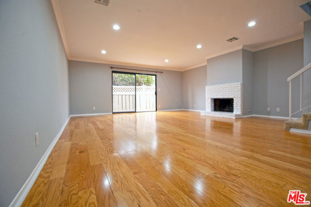 4365 Mclaughlin Avenue, Los Angeles CA: https://media.crmls.org/mediaz/443787e7-b6d9-48fe-a831-acf2c29298fa.jpg