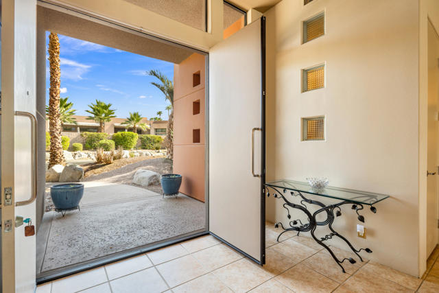 12 Boulder Lane, Rancho Mirage CA: https://media.crmls.org/mediaz/44388d3e-fd85-490a-a51d-50749fd41cc9.jpg