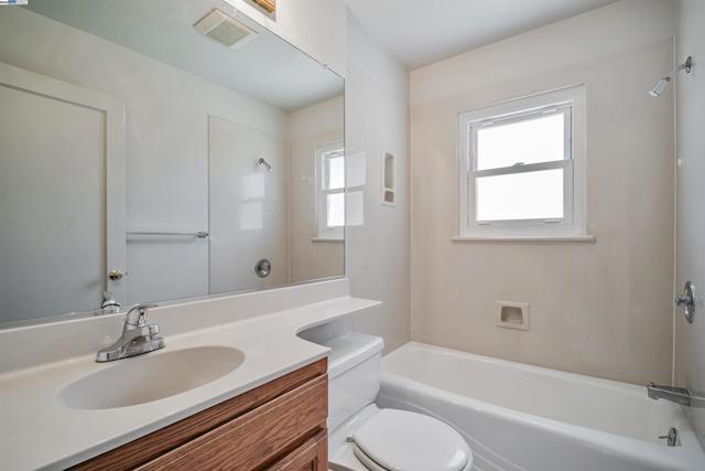 1105 Gardner Blvd., San Leandro CA: https://media.crmls.org/mediaz/4438ff23-ed37-460e-af0a-62c6bb9c56af.jpg