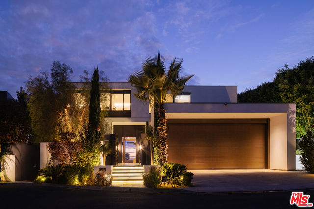 1305 Collingwood Place, Los Angeles CA: https://media.crmls.org/mediaz/44393279-e740-4ace-a774-ac4f10a4fc73.jpg