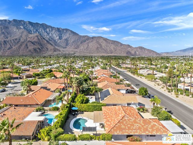 1489 E Francis Drive, Palm Springs CA: https://media.crmls.org/mediaz/44396385-e259-4c40-87da-eb33cd980bf4.jpg