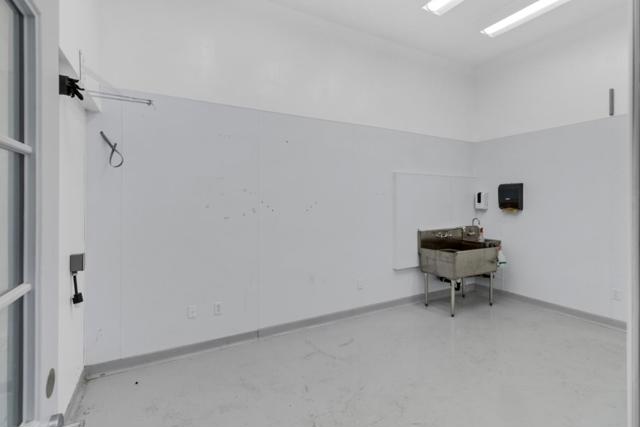 Image 33 of 45 For 991 Industrial Way