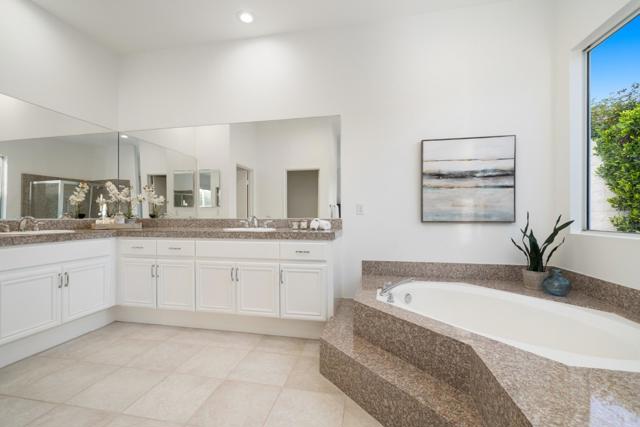 76936 Comanche Lane, Indian Wells CA: https://media.crmls.org/mediaz/443a61a4-2293-40cd-be71-37256882607f.jpg