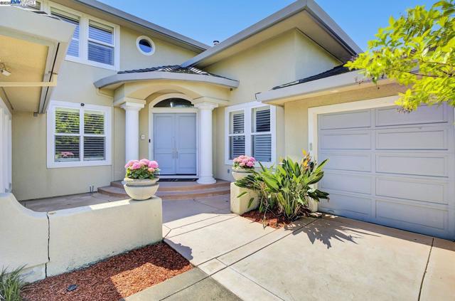 48564 Avalon Heights Ter, Fremont CA: https://media.crmls.org/mediaz/443aa71b-3b70-4470-8ea8-8e004bb86c4a.jpg