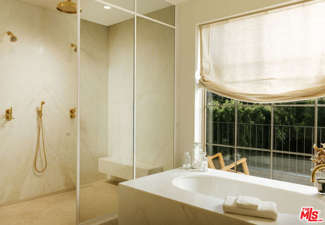 4209 Vantage Avenue, Studio City CA: https://media.crmls.org/mediaz/443ac6cc-4a0e-48df-9cf8-a79ea6a14754.jpg