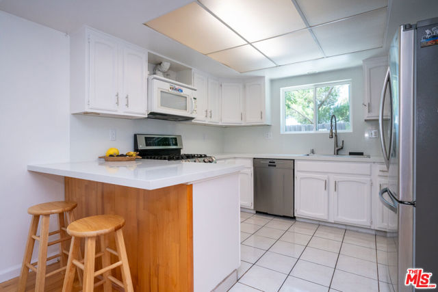 353 Mavis Drive, Los Angeles CA: https://media.crmls.org/mediaz/443ac9bc-c8b3-420b-bca1-2aac09d774f6.jpg