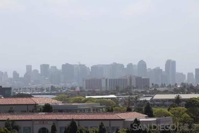 2205 Locust St, San Diego CA: https://media.crmls.org/mediaz/443bdcc9-643e-475a-a15e-547a2238932d.jpg