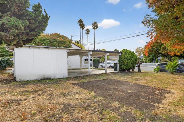3703 Florence Street, Redwood City CA: https://media.crmls.org/mediaz/443c0646-51d5-45d4-819e-33161884f3d4.jpg