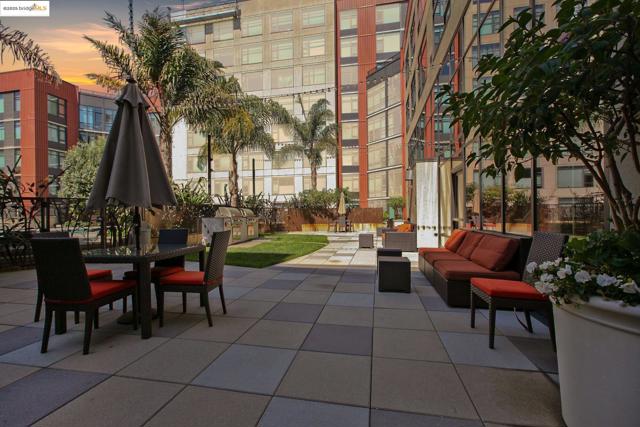 170 King St, San Francisco CA: https://media.crmls.org/mediaz/443d26d3-af46-4cd4-b42d-ea46319161eb.jpg