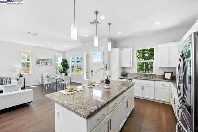 8360 Marine Way, Newark CA: https://media.crmls.org/mediaz/443d3818-2081-4698-9b7b-7c99faab4ad1.jpg