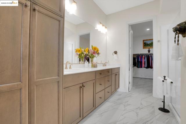 1577 Chianti LN, Brentwood CA: https://media.crmls.org/mediaz/443db166-51a5-43dd-929b-00059829acdc.jpg