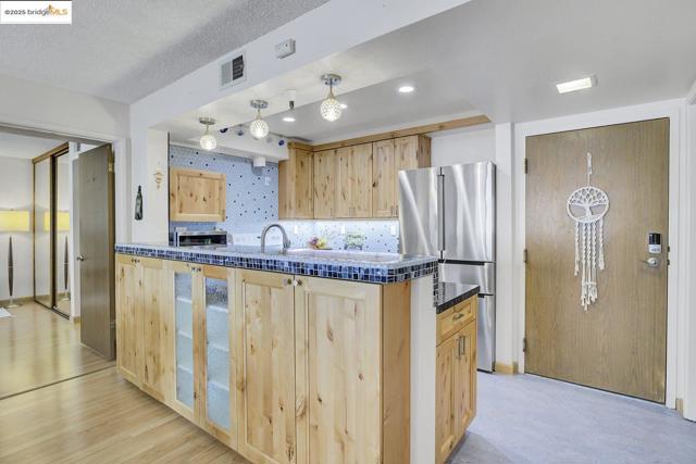 Image 10 of 42 For 545 Pierce St  3002
