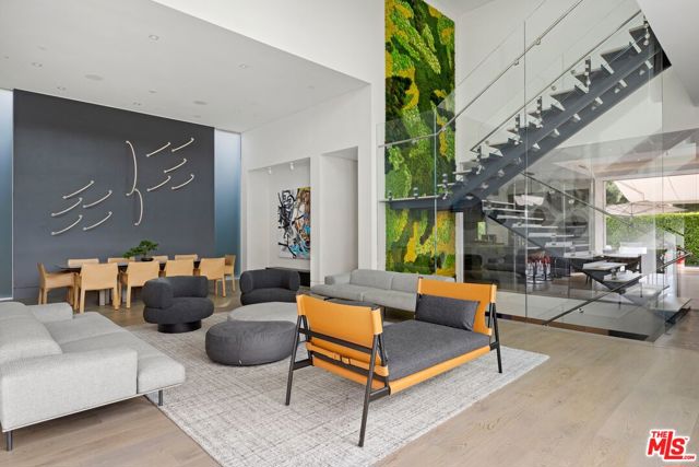 1410 Georgina Avenue, Santa Monica CA: https://media.crmls.org/mediaz/443e964a-c0c0-44f9-a8b1-89c361a40d40.jpg