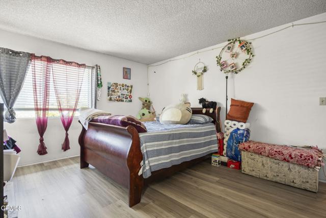 1401 Glenwood Drive, Oxnard CA: https://media.crmls.org/mediaz/443e9a38-ba35-4662-852f-72b1ea89cb1c.jpg