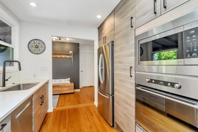 1528 Fernside Street, Redwood City CA: https://media.crmls.org/mediaz/443ea394-e4ce-4f94-a7e0-95f99690768e.jpg