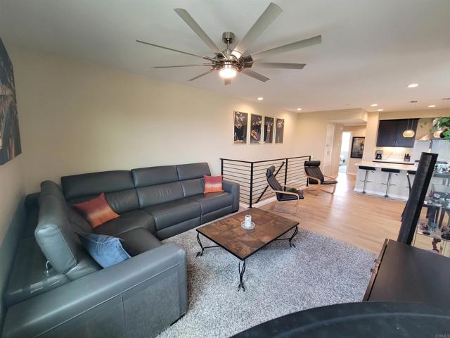 Detail Gallery Image 10 of 61 For 2072 Tango Loop #2,  Chula Vista,  CA 91915 - 4 Beds | 3 Baths