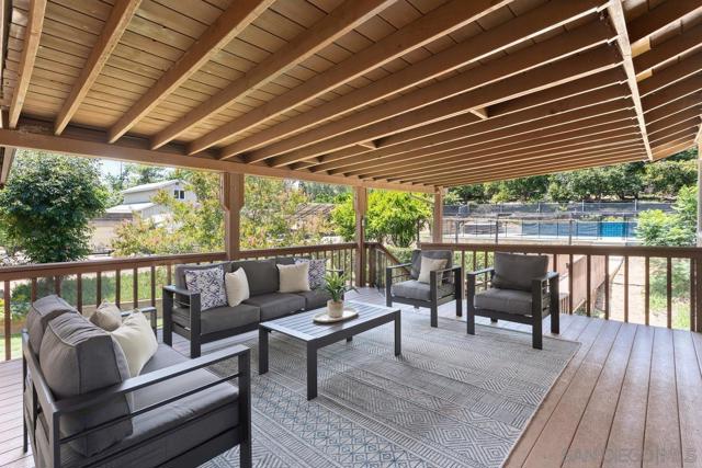 14210 Tierra Bonita Road, Poway CA: https://media.crmls.org/mediaz/4440267d-9fed-44d7-abe5-03895ca92132.jpg