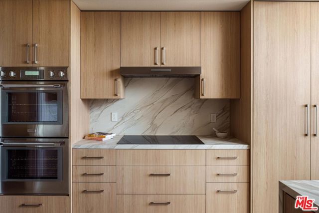 300 N Swall Drive, Beverly Hills CA: https://media.crmls.org/mediaz/4440799a-f514-434f-9e8a-635bfb587b6e.jpg